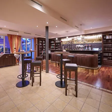 Отель Eden - Aktiv- & Wohlfuehlhotel In Tirol Auf 1200m Hoehe Зеефельд в Тироле