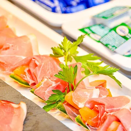 Отель Eden - Aktiv- & Wohlfuehlhotel In Tirol Auf 1200m Hoehe Зеефельд в Тироле