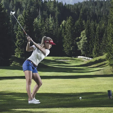 Отель Eden - Aktiv- & Wohlfuehlhotel In Tirol Auf 1200m Hoehe Зеефельд в Тироле