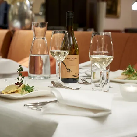 Отель Eden - Aktiv- & Wohlfuehlhotel In Tirol Auf 1200m Hoehe Зеефельд в Тироле