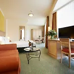 Eden - Aktiv- & Wohlfuehlhotel In Tirol Auf 1200m Hoehe 제펠드 인 티롤